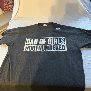 Gray 'Dad of Girls #Outnumbered' T-Shirt